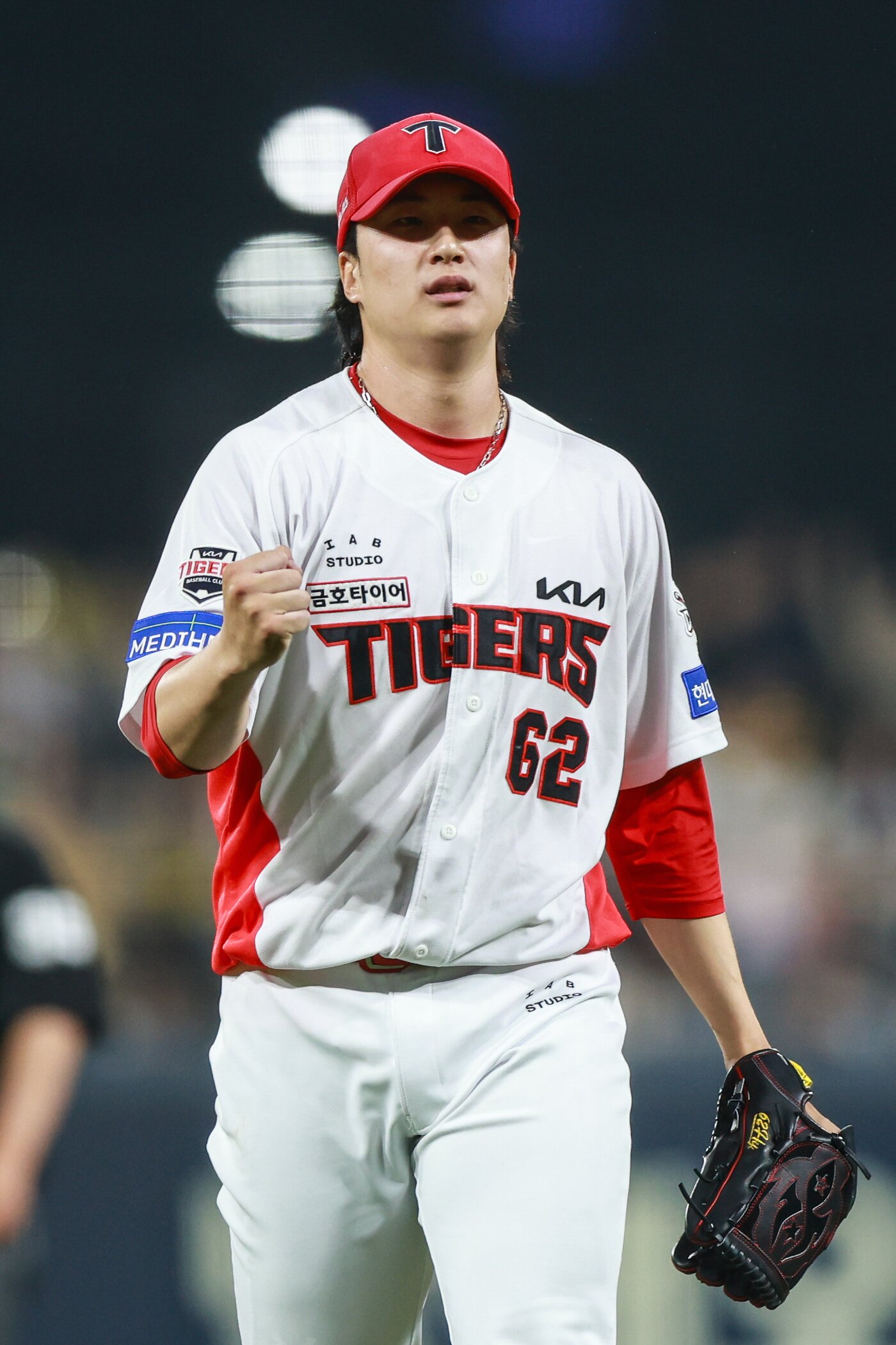 본문 이미지 - KIA 타이거즈 마무리 투수 정해영은 17일 열린 두산 베어스와 더블헤더 1·2차전에서 세이브 2개를 수확, 통산 134세이브를 기록했다. 선동열의 132세이브를 넘어 타이거즈 구단 역대 최다 세이브 기록을 작성했다. &#40;KIA 타이거즈 제공&#41;