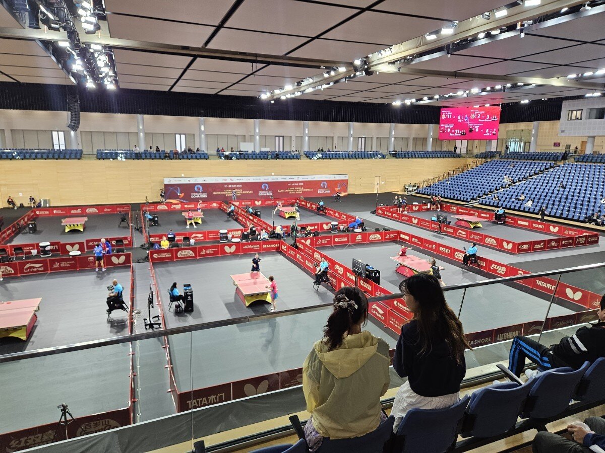 본문 이미지 -  서효원을 응원하는 제니퍼&#40;오른쪽&#41;와 친구들&#40;대한탁구협회 제공&#41;