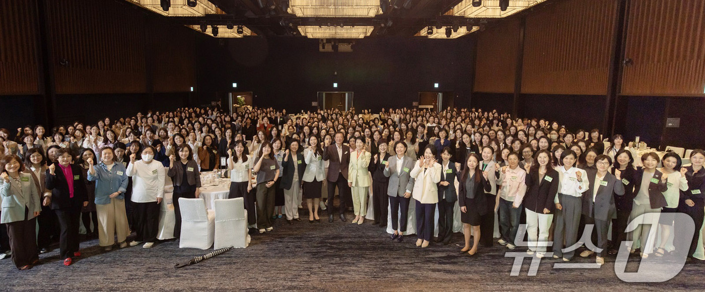 (서울=뉴스1) 박지혜 기자 = 기업 여성임원들로 구성된 사단법인 WIN(Women in INnovation, 회장 김미진)이 주최한 ‘제32회 차세대 여성리더 컨퍼런스’가 16일 …