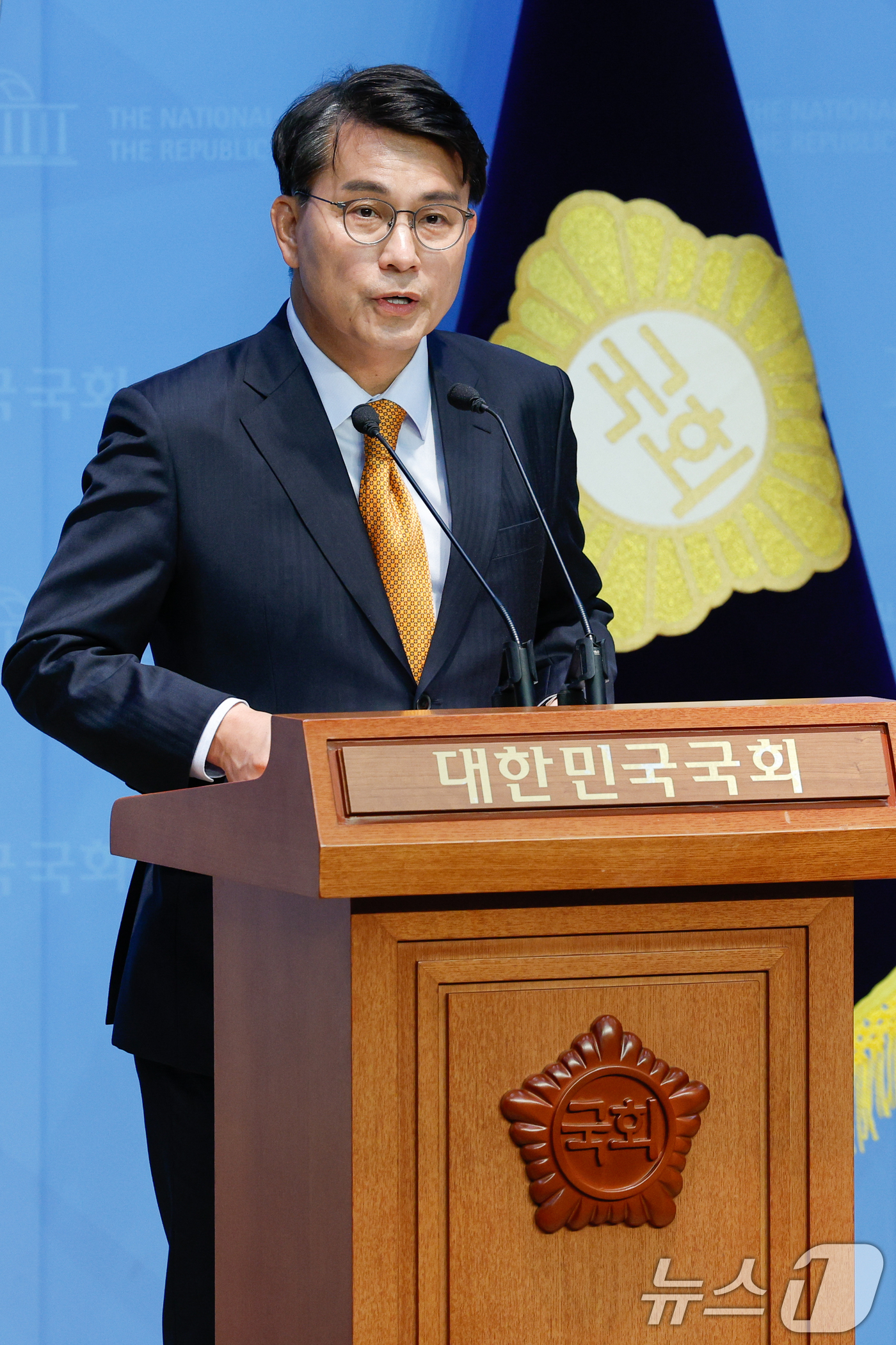 (서울=뉴스1) 안은나 기자 = 윤상현 국민의힘 의원이 18일 서울 여의도 국회 소통관에서 대선 승리를 위한 '반명개헌연대' 대통합이 필요하다며 기자회견을 하고 있다. 2025.5 …