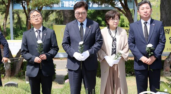 헌화하는 우원식