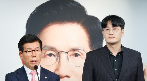 기자회견하는 장영하 단장