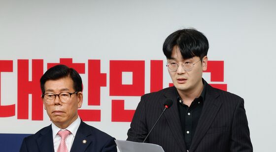 기자회견하는 유재호 전 시의원