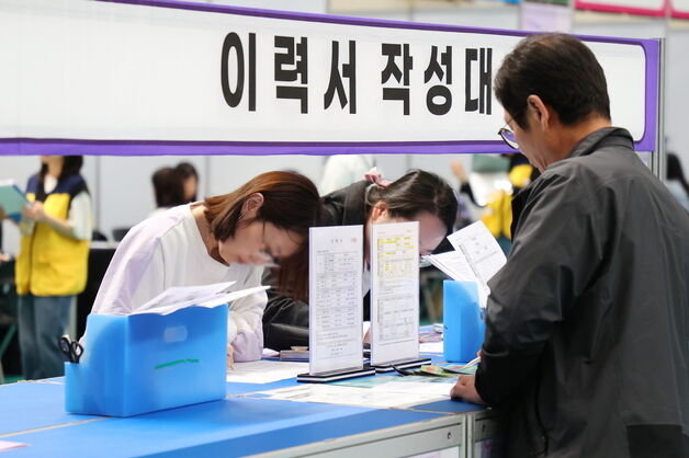 의왕시 '일자리박람회' 성황…30개 기업이 인재 100여명 모집