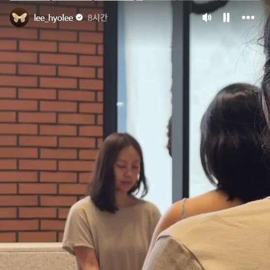 '이상순♥' 이효리, 요가 강사 변신…수강생들 앞에서 눈부신 민낯