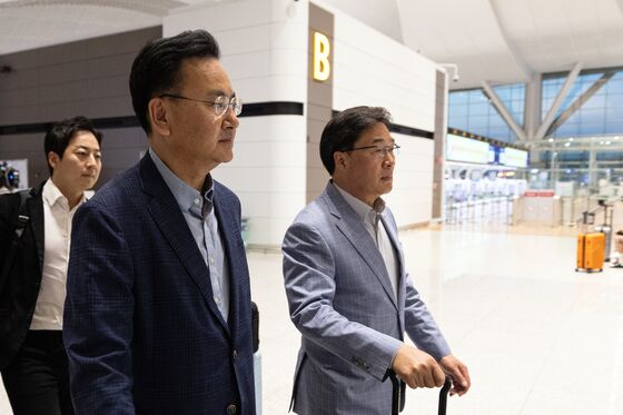 '파란색' 프사 올린 洪, 하와이 찾은 국힘 특사단과 만찬 회동