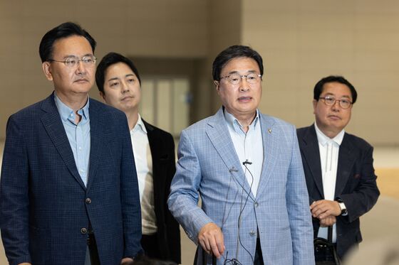 국힘 특사단, 홍준표 없이 귀국…洪 "대선 끝난 뒤 돌아가겠다"