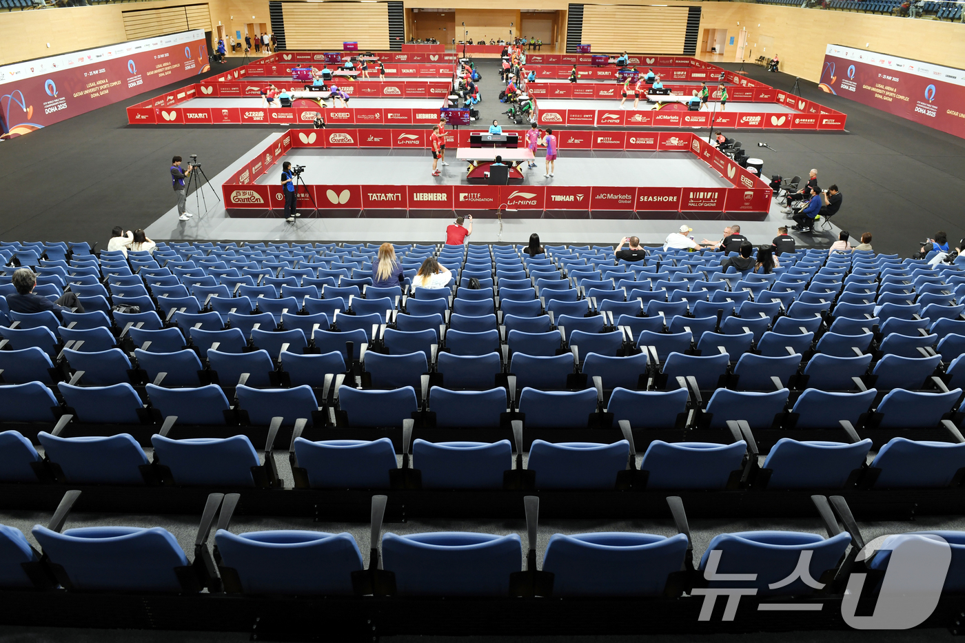 (서울=뉴스1) 김명섭 기자 = 18일 2025 국제탁구연맹(ITTF) 세계선수권대회가 열리는 카타르 도하 카타르대학교 스포츠 콤플렉스의 관중석이 텅텅 비어 있다. (사진공동취재단 …