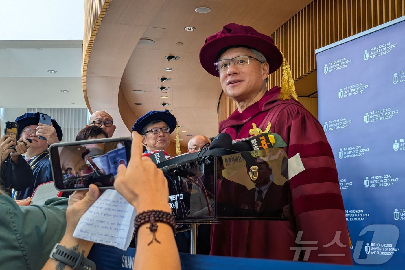 본문 이미지 - 젠슨 황 엔비디아 CEO(HONG KONG-CHINA-SEMICONDUCTORS-AI) ⓒ AFP=뉴스1