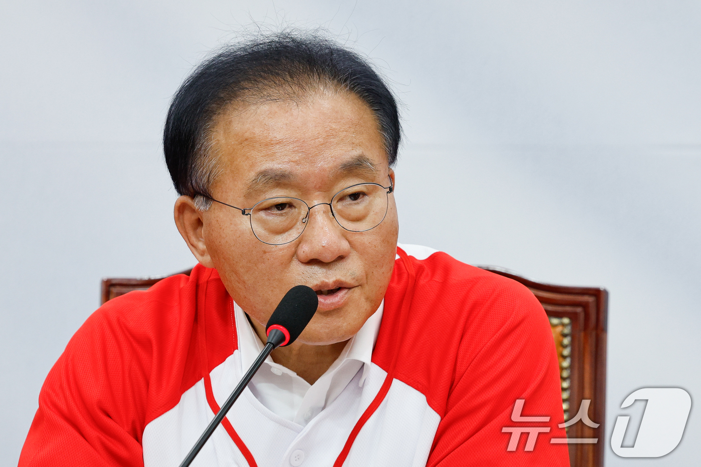 (서울=뉴스1) 안은나 기자 = 윤재옥 국민의힘 총괄선거대책본부장이 19일 오전 서울 여의도 국회에서 열린 기자간담회에서 취재진 질문에 답하고 있다. 2025.5.19/뉴스1