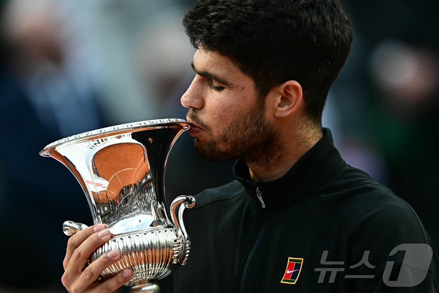 (로마 AFP=뉴스1) 우동명 기자 = 스페인의 카를로스 알카라스가 18일(현지시간) 로마에서 열린 ATP 투어 BNL 이탈리아 인터내셔널서 이탈리아의 얀니크 신네르를 꺽고 우승을 …