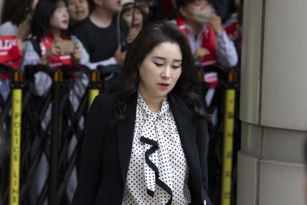 尹 탈당하니 '계몽령' 김계리 입당 신청…국힘은 고심 중