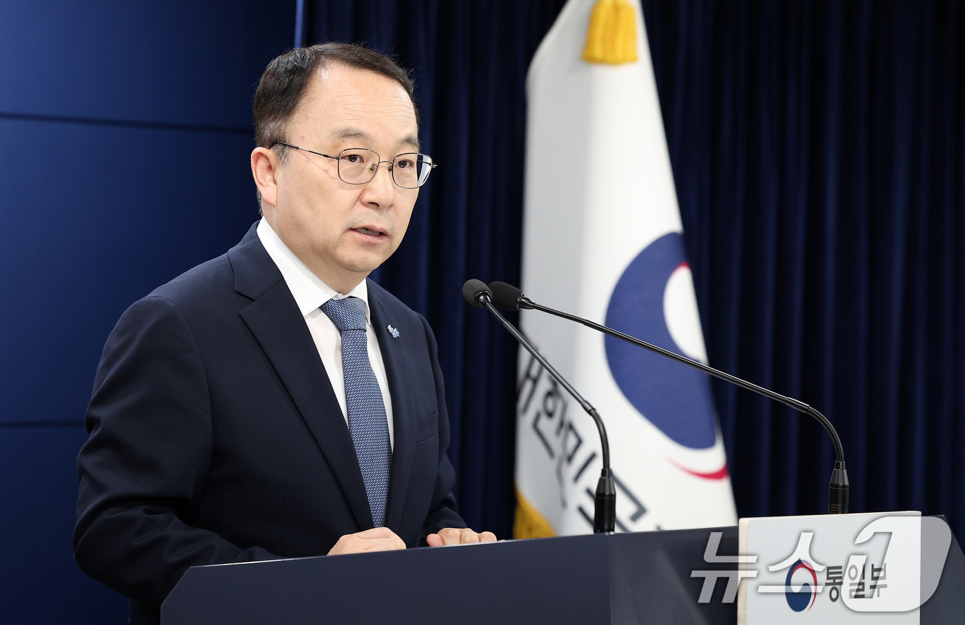 (서울=뉴스1) 김성진 기자 = 구병삼 통일부 대변인이 19일 서울 종로구 정부서울청사에서 정례브리핑을 하고 있다. 2025.5.19/뉴스1