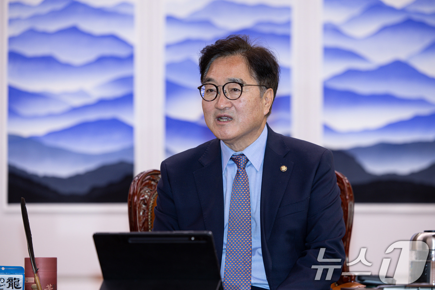 (서울=뉴스1) 이재명 기자 = 우원식 국회의장이 19일 오전 서울 여의도 국회에서 박경석 전국장애인차별철폐연대(전장연) 상임대표와 면담을 하고 있다. 2025.5.19/뉴스1