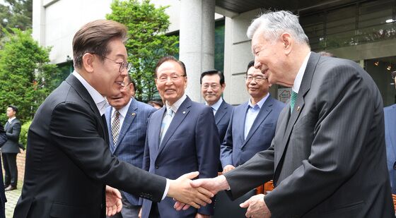 이재명, 이중근 대한노인회장과 함께