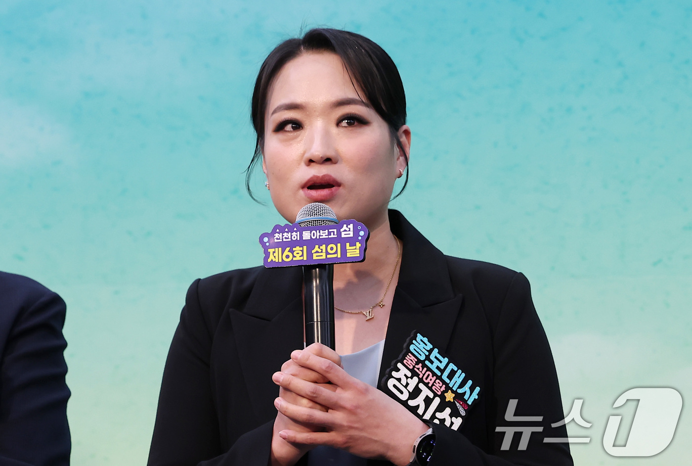 (서울=뉴스1) 김성진 기자 = 정지선 셰프가 19일 서울 종로구 정부서울청사에서 열린 제6회 섬의 날 행사 홍보대사 위촉식에서 홍보대사 위촉 소감을 전하고 있다. 2025.5.1 …