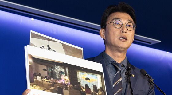 민주, 지귀연 룸살롱 의혹 사진 공개