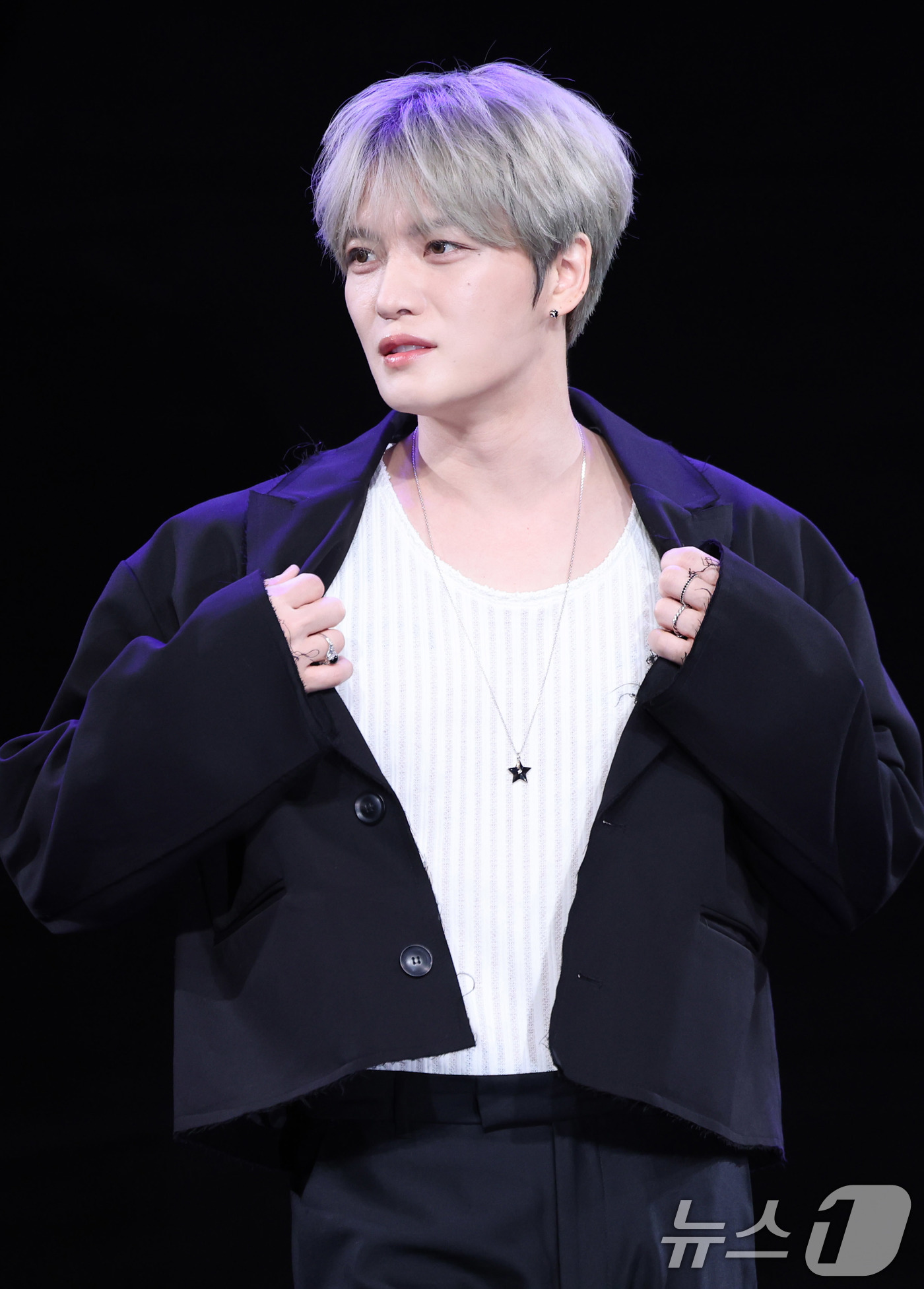 (서울=뉴스1) 박지혜 기자 = 김재중이 19일 오후 서울 상암동 MBC 골든마우스홀에서 열린 EP '뷰티 인 카오스'(Beauty in Chaos) 발매 기념 기자간담회에서 포즈 …