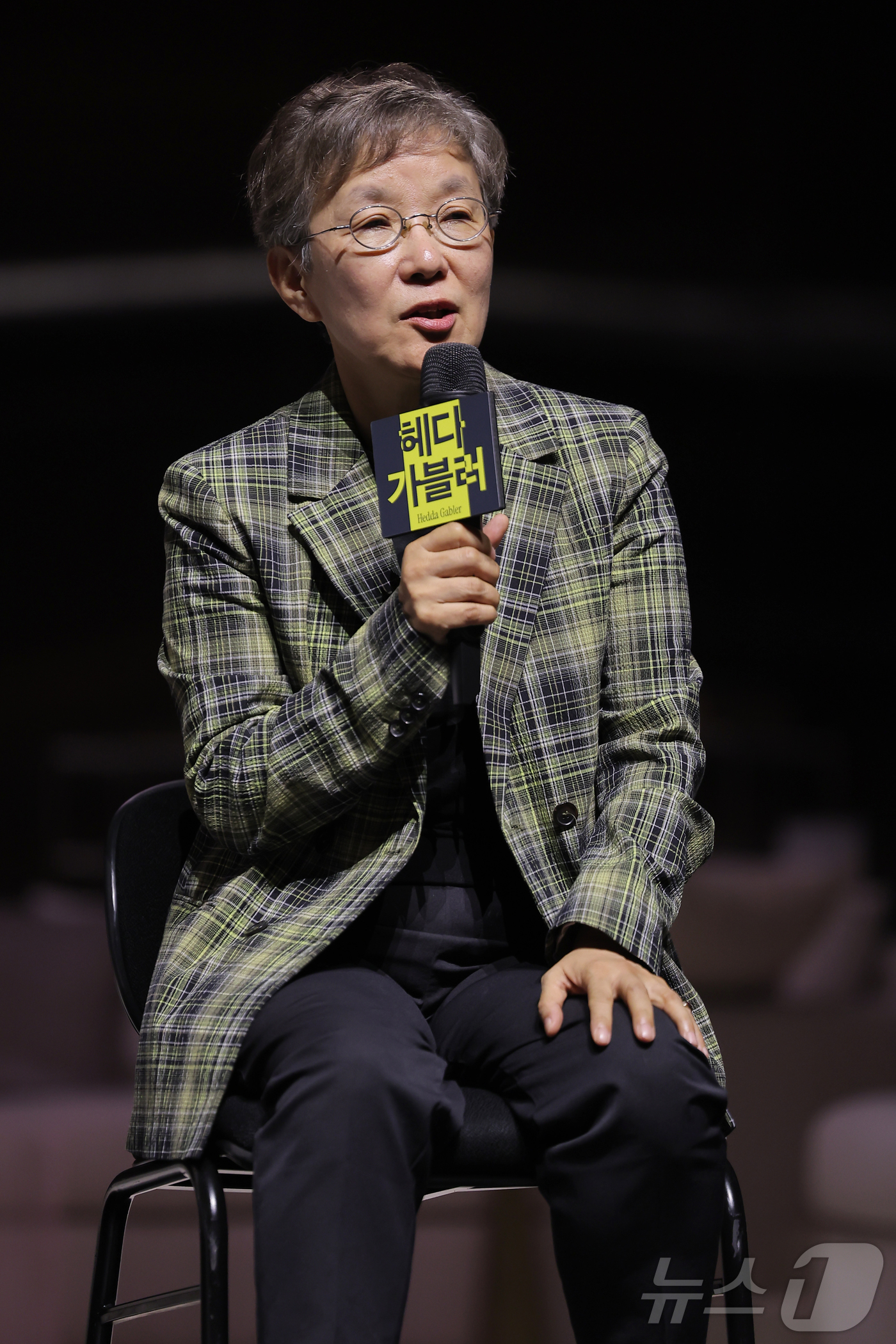 (서울=뉴스1) 박정호 기자 = '헤다 가블러' 초연 당시 연출을 맡았던 박정희 국립극단 단장 겸 예술감독이 19일 오후 서울 중구 명동예술극장에서 열린 국립극단 연극 '헤다 가블 …