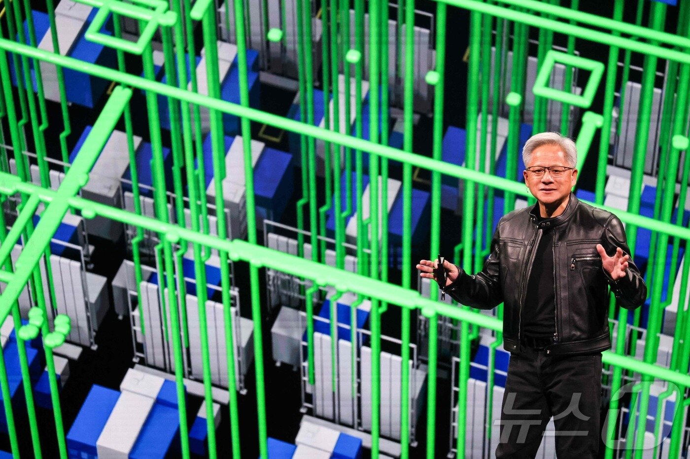 본문 이미지 - 젠슨 황 엔비디아 CEO 컴퓨텍스 2025 기조연설 ⓒ AFP=뉴스1