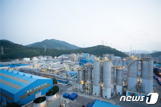 본문 이미지 - 롯데케미칼 여수공장 전경.(롯데케미칼 제공)     