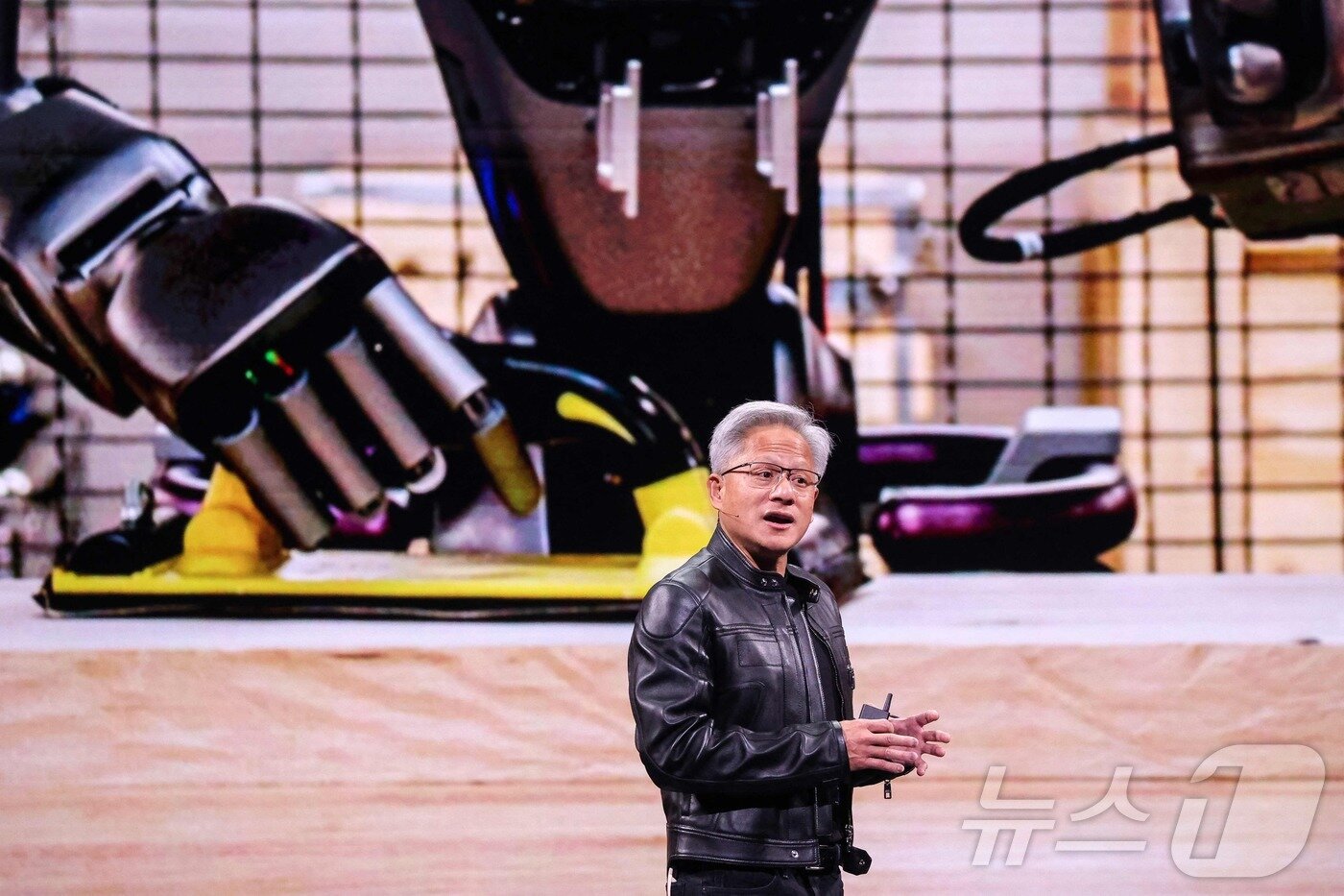 본문 이미지 - 젠슨 황 엔비디아 CEO 컴퓨텍스 2025 기조연설 ⓒ AFP=뉴스1
