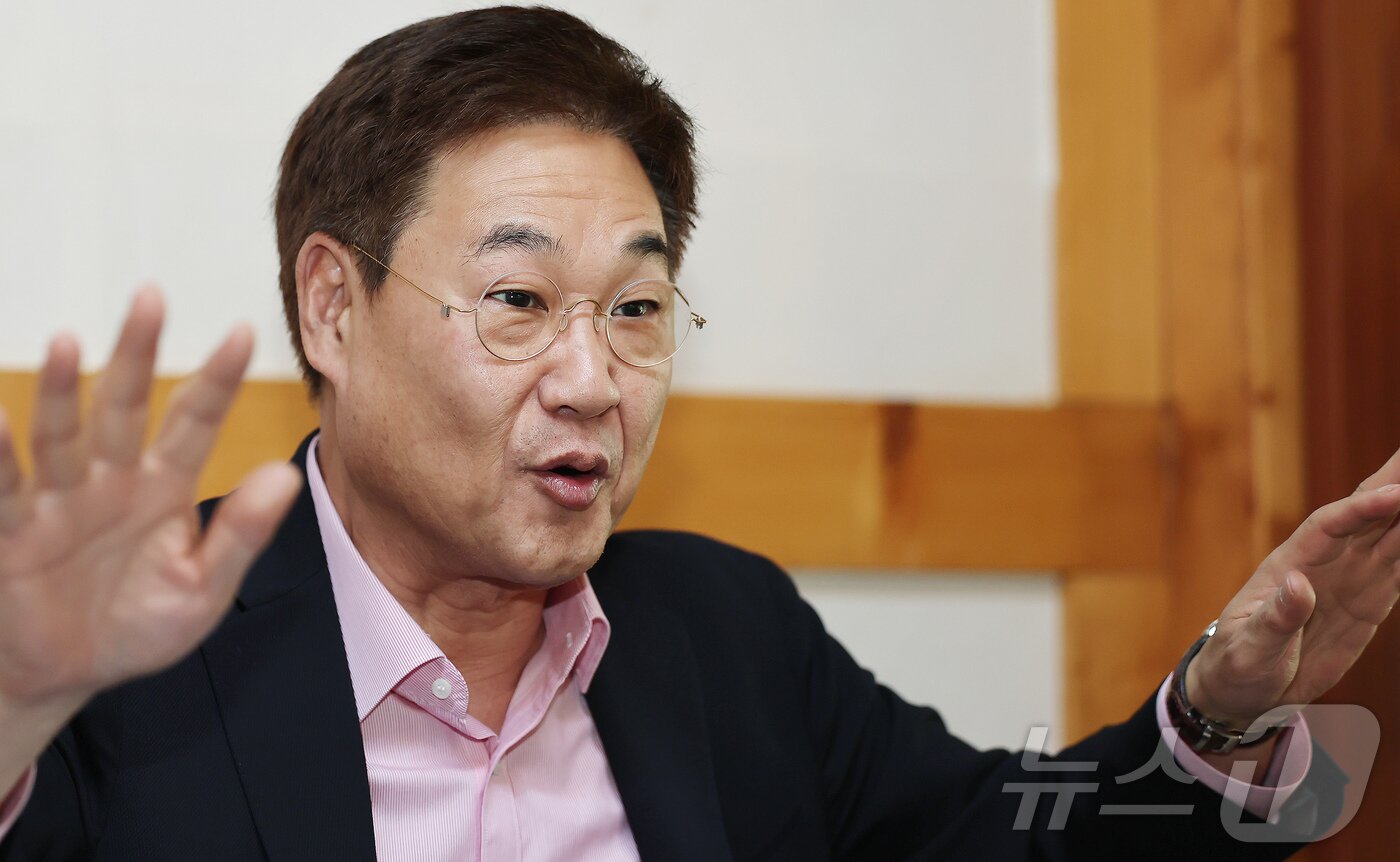 본문 이미지 - 정문헌 서울 종로구청장이 서울 종로구 인사동에 위치한 한 찻집에서 뉴스1과 인터뷰하고 있다. ⓒ News1 장수영 기자