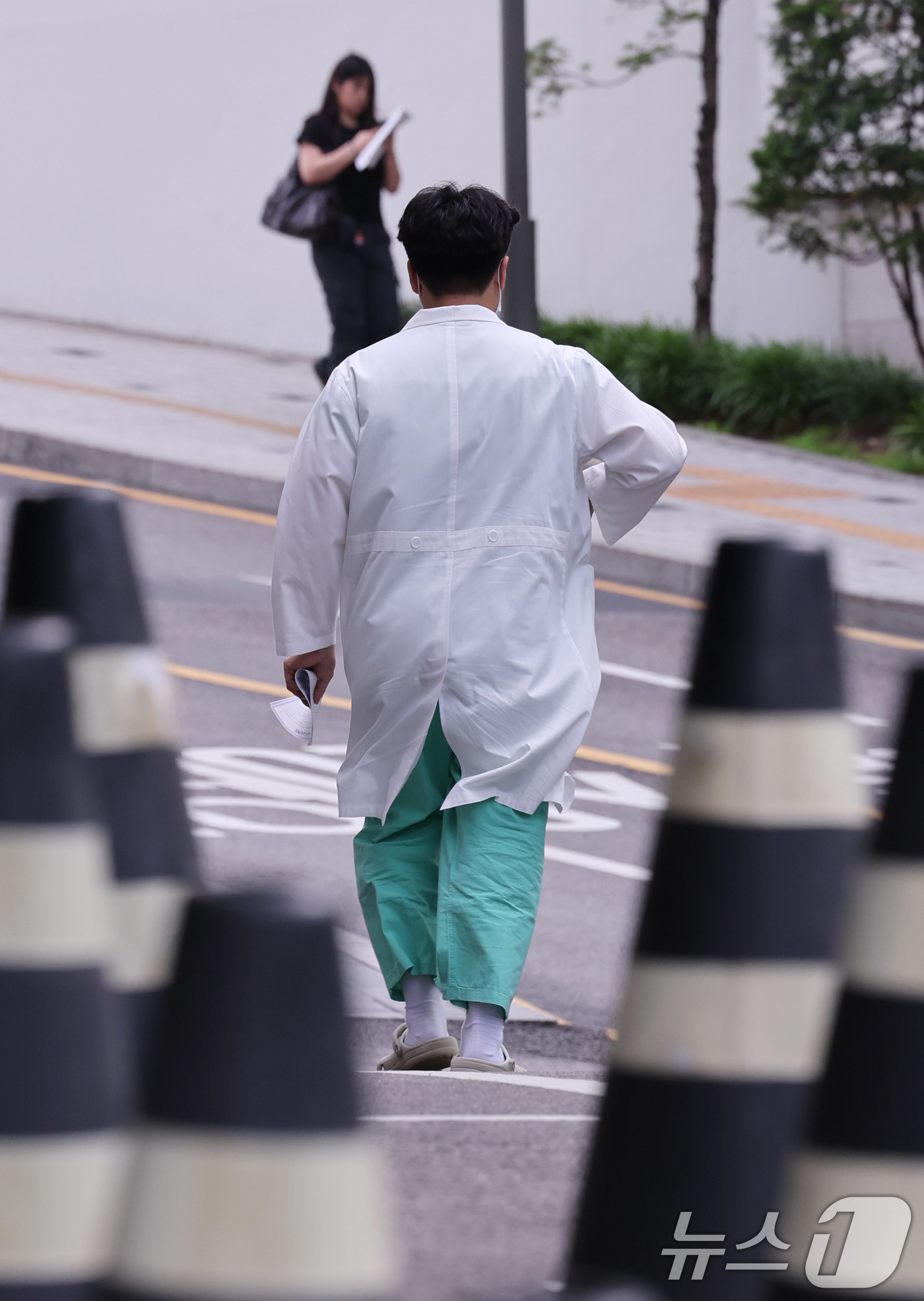(서울=뉴스1) 박지혜 기자 = 정부가 사직 전공의들을 위한 추가 모집을 허용하기로 했다.보건복지부는 대한의학회, 대한수련병원협의회, 대한병원협회 등 수련 현장의 건의에 따라 오는 …