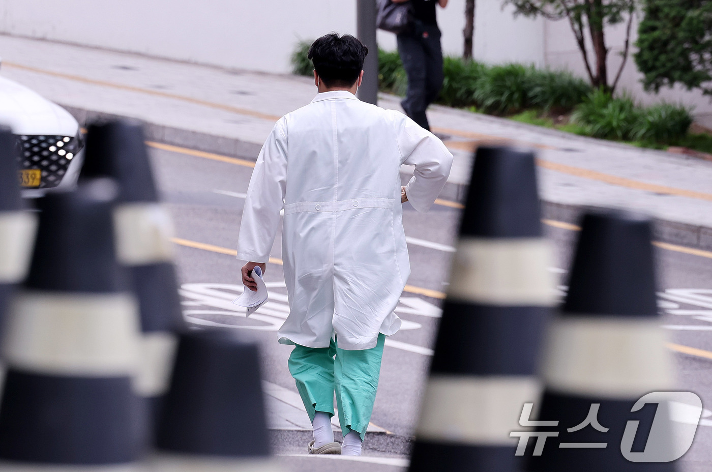 (서울=뉴스1) 박지혜 기자 = 정부가 사직 전공의들을 위한 추가 모집을 허용하기로 했다.보건복지부는 대한의학회, 대한수련병원협의회, 대한병원협회 등 수련 현장의 건의에 따라 오는 …