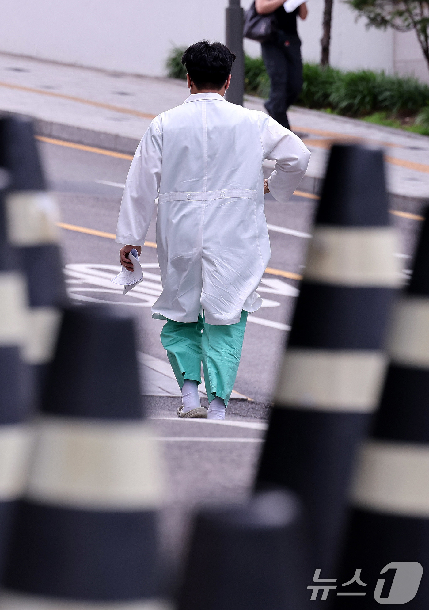 (서울=뉴스1) 박지혜 기자 = 정부가 사직 전공의들을 위한 추가 모집을 허용하기로 했다.보건복지부는 대한의학회, 대한수련병원협의회, 대한병원협회 등 수련 현장의 건의에 따라 오는 …