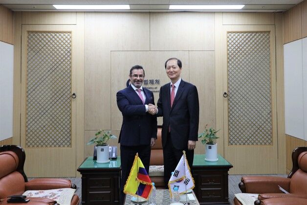 '韓-에콰도르 전략적 경제협정'…이완규 법제처장 "관심 갖고 볼 것"