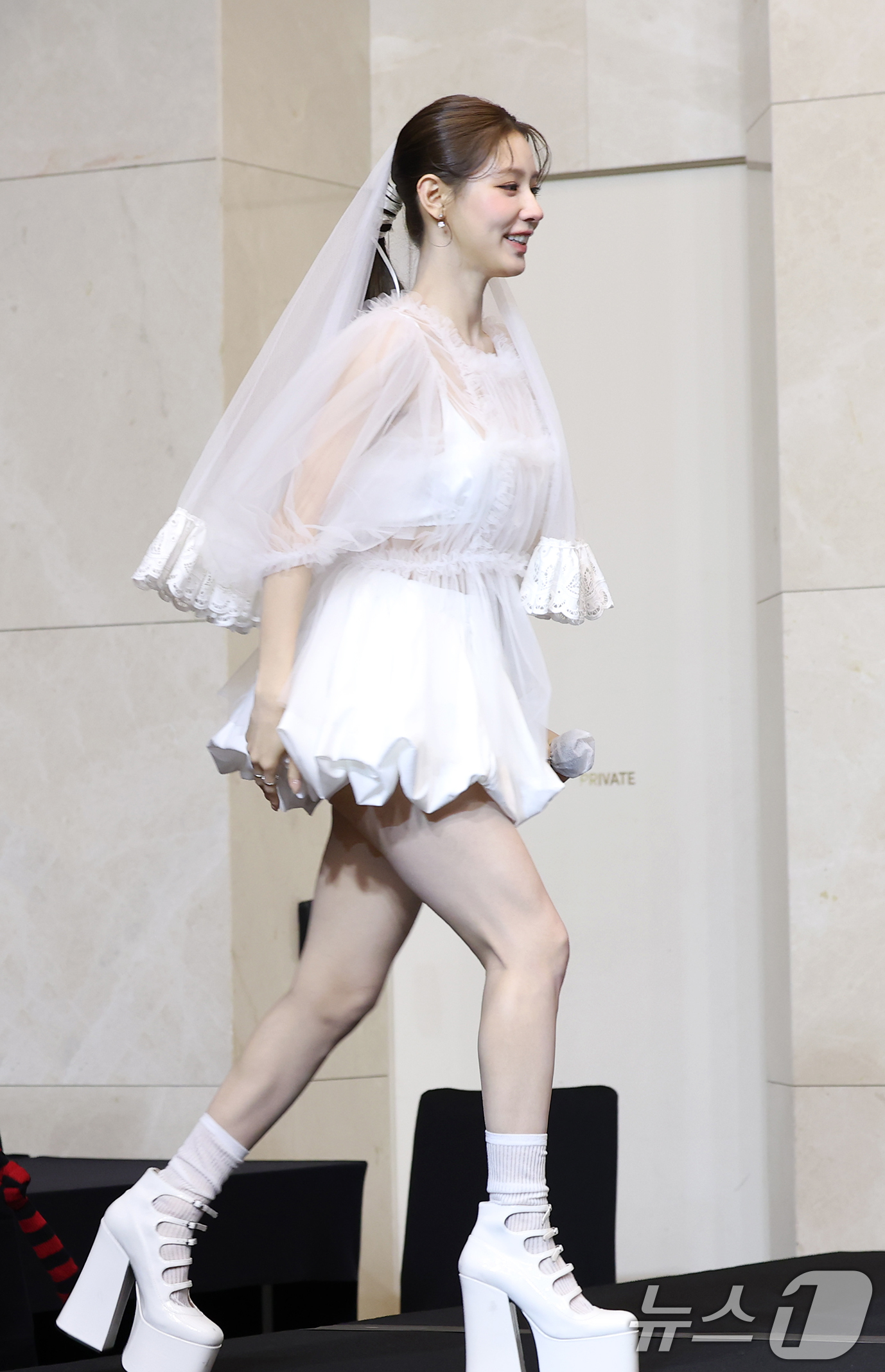 (서울=뉴스1) 권현진 기자 = 그룹 '아이들(i-dle)' 미연이 19일 오후 서울 강남구 조선팰리스 서울 강남에서 열린 미니 8집 '위 아(We are)’ 기자간담회에 참석하고 …