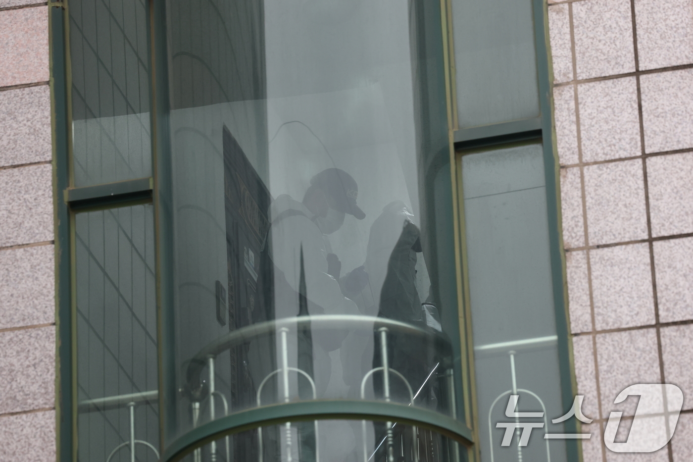 (시흥=뉴스1) 김영운 기자 = 19일 경기 시흥시 정왕동 일대에서 50대 중국인 소행으로 추정되는 흉기 피습 사건 4건이 잇따라 발생해 2명이 사망한 것으로 확인됐다. 사진은 이 …