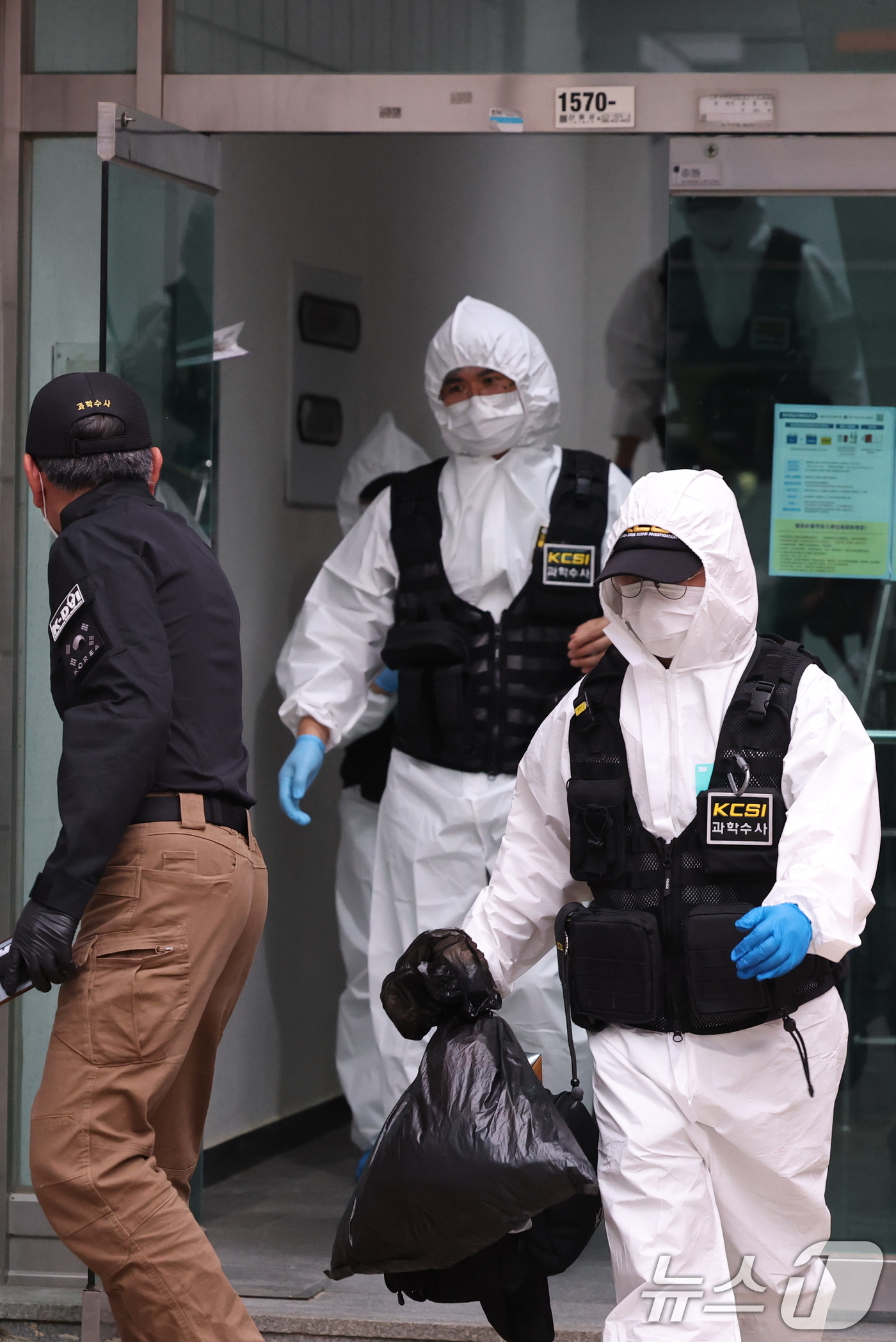 (시흥=뉴스1) 김영운 기자 = 19일 경기 시흥시 정왕동 일대에서 50대 중국인 소행으로 추정되는 흉기 피습 사건 4건이 잇따라 발생해 2명이 사망한 것으로 확인됐다. 사진은 이 …