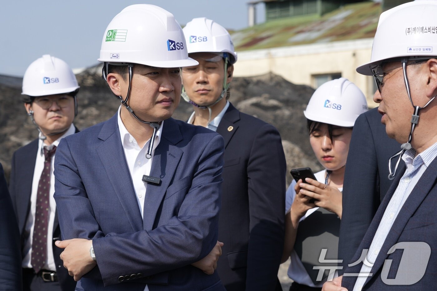 본문 이미지 - 이준석 개혁신당 대통령 후보가 19일 광주 북구 더현대광주 예정부지를 찾아 현장을 살피고 있다. &#40;이준석 캠프 제공, 재판매 및 DB 금지&#41;