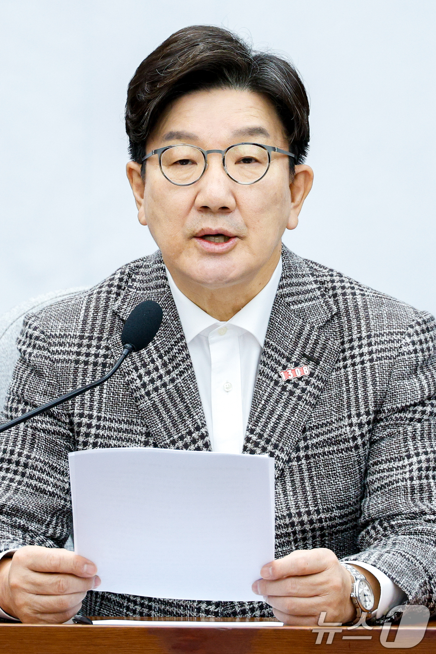 (서울=뉴스1) 안은나 기자 = 권성동 국민의힘 원내대표가 2일 오전 서울 여의도 국회에서 열린 원내대책회의에 참석해 모두 발언하고 있다. 2025.5.2/뉴스1