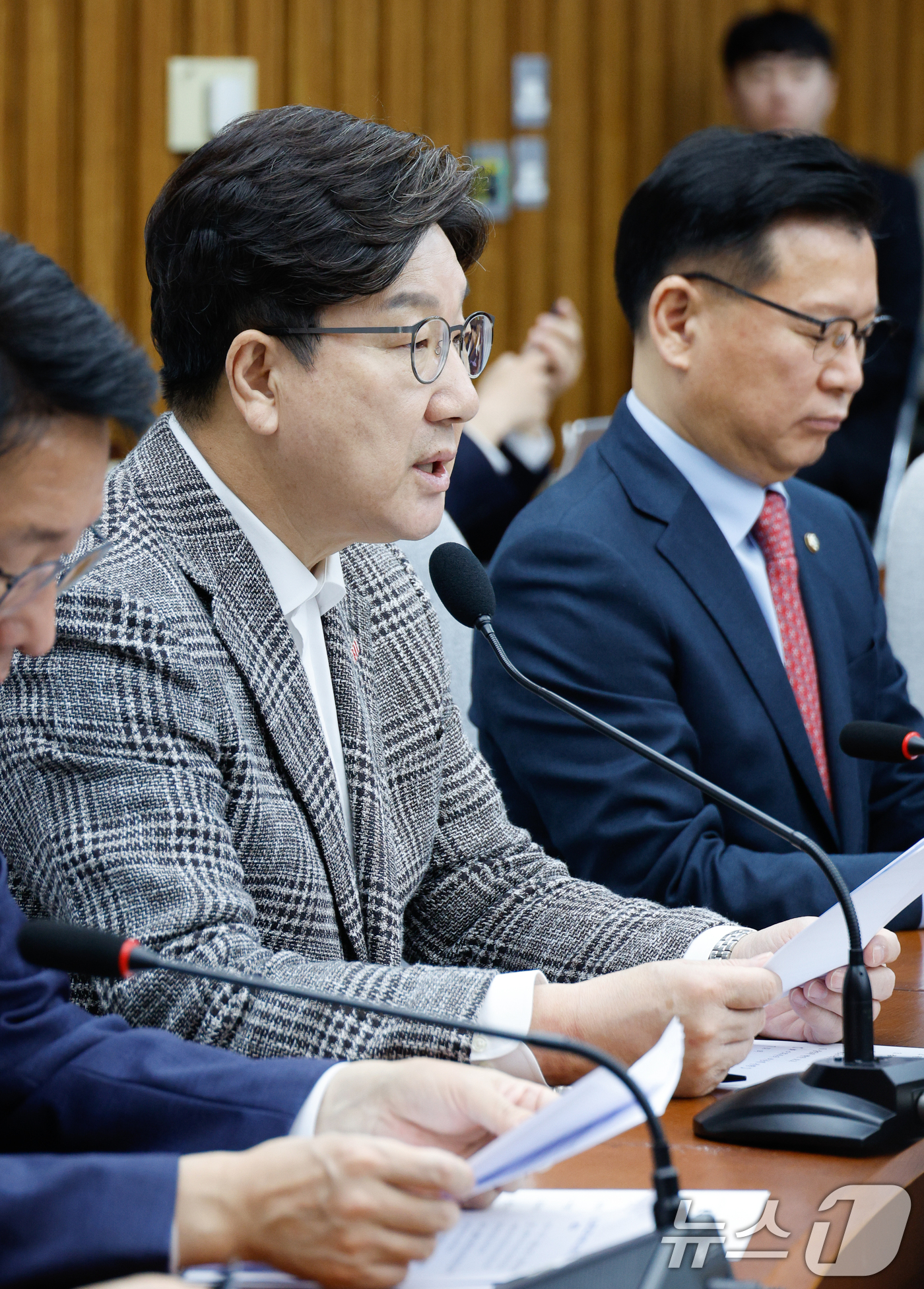 (서울=뉴스1) 안은나 기자 = 권성동 국민의힘 원내대표가 2일 오전 서울 여의도 국회에서 열린 원내대책회의에 참석해 모두 발언하고 있다. 2025.5.2/뉴스1