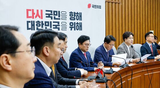 발언하는 권성동 원내대표
