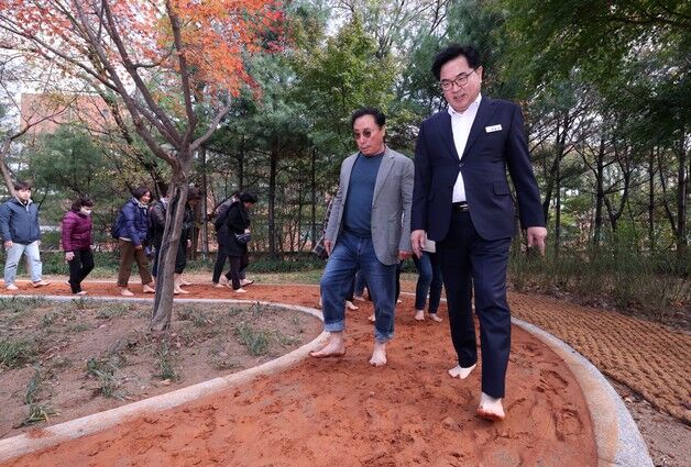 동작구, 맨발 황톳길 전면 개선…'동장 책임관리제' 도입