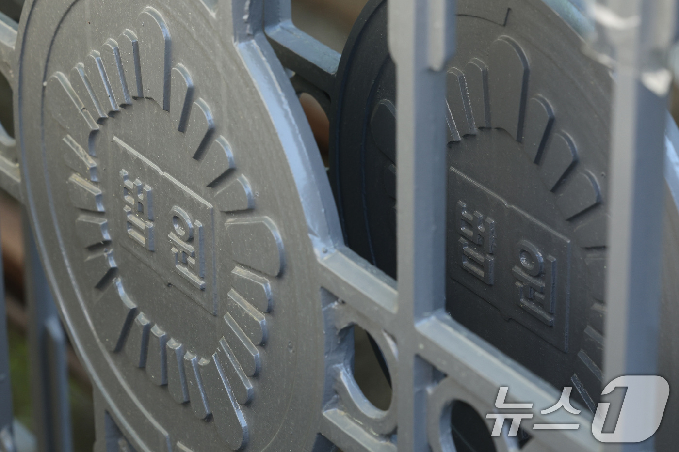 (서울=뉴스1) 신웅수 기자 = 서울고등법원이 이재명 더불어민주당 대통령 후보의 공직선거법 위반 혐의 사건을 다시 맡았다.대법원 전원합의체는 지난 1일 이 후보의 공직선거법 위반 …