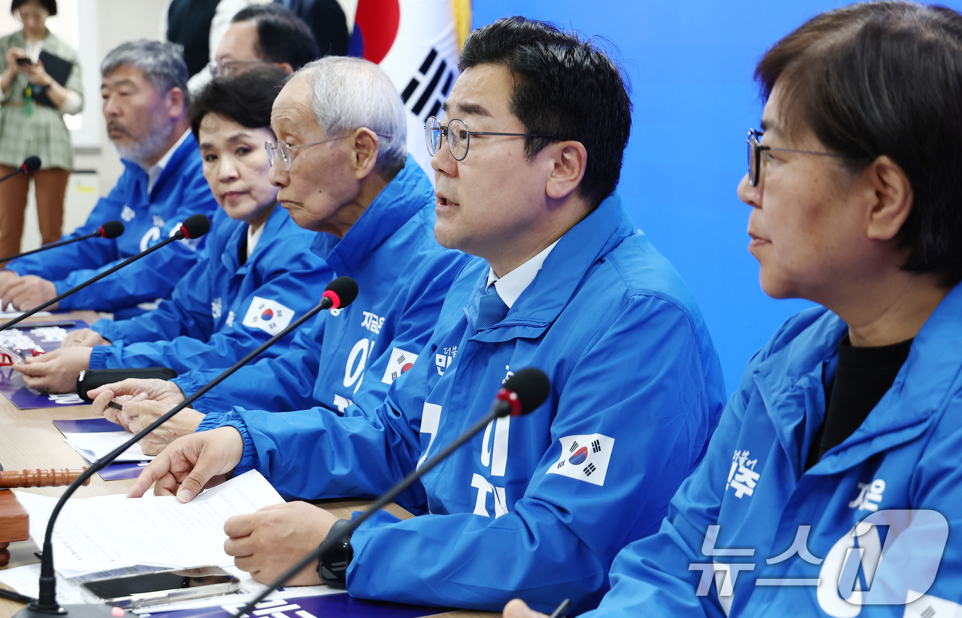 (서울=뉴스1) 김민지 기자 = 박찬대 더불어민주당 상임 총괄선거대책위원장이 2일 오전 서울 여의도 중앙당사에서 열린 중앙선거대책위원회의에서 모두 발언을 하고 있다. 2025.5. …