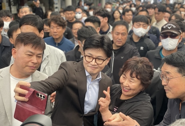 마산어시장 찾은 한동훈