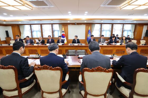 이준석 "민주당 탓에 국무회의 무산 위기…北 도발시 선전포고도 못할 판"