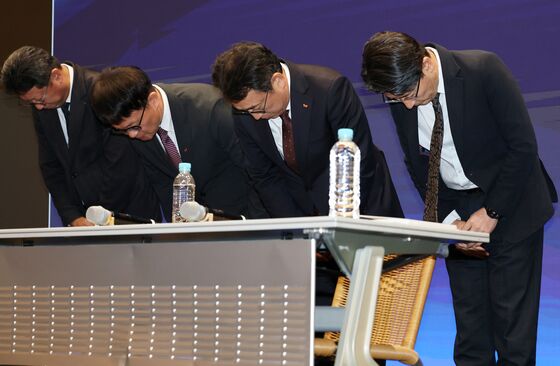 SKT "2600개 매장 신규 가입 모집 중단…유심교체 최우선"(종합)