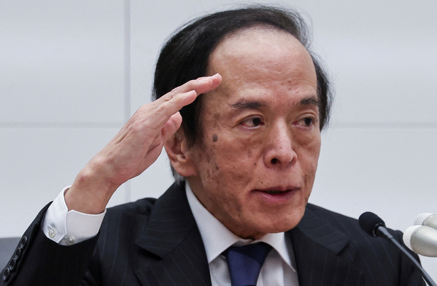 우에다 일본은행 총재 "일단은 금리 동결…인상 기조는 계속"