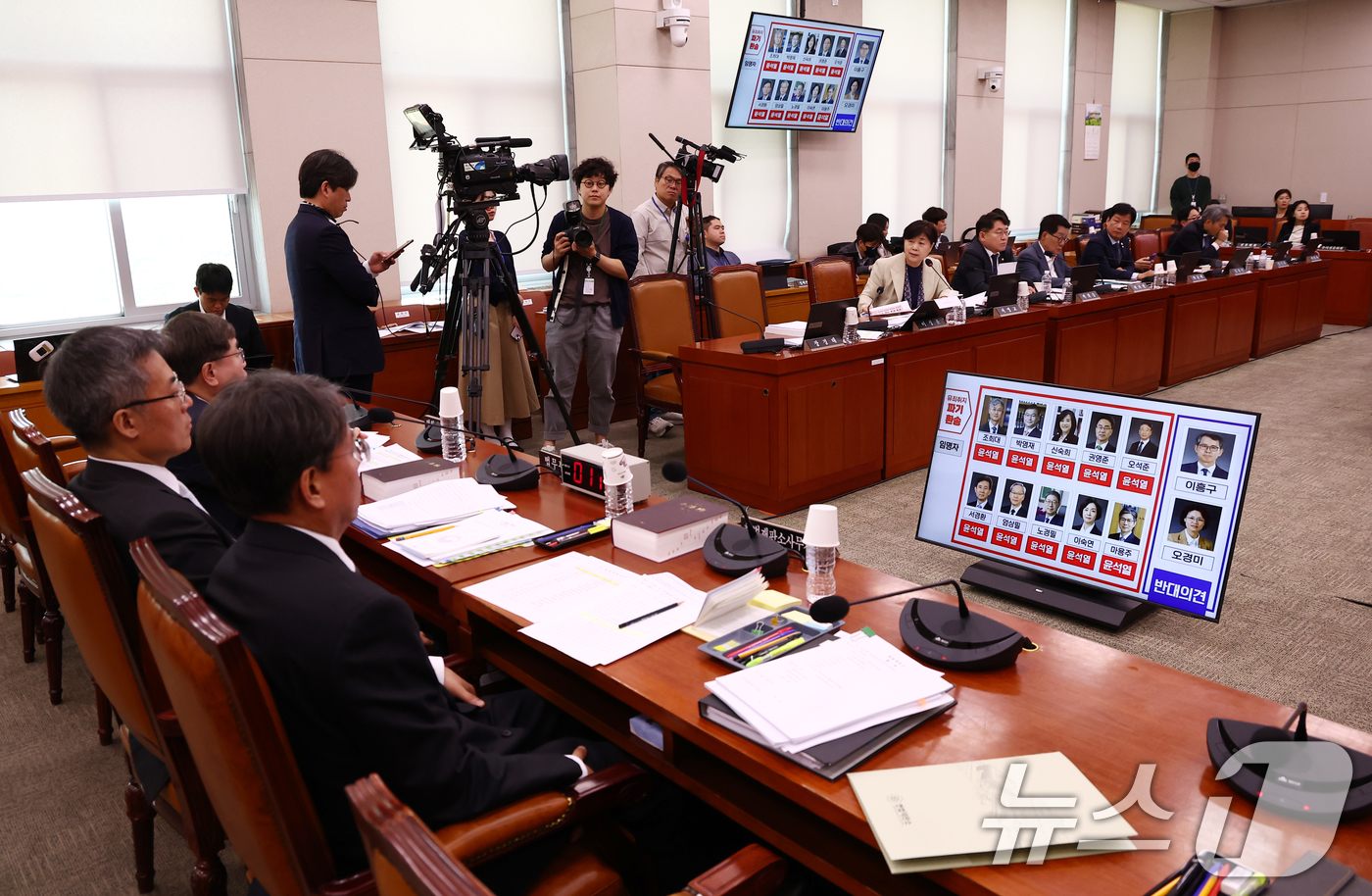 (서울=뉴스1) 김민지 기자 = 배형원 법원행정처 차장이 2일 오전 서울 여의도 국회에서 열린 법제사법위원회 전체회의에서 이재명 더불어민주당 대통령 후보 공직선거법 위반 사건과 관 …