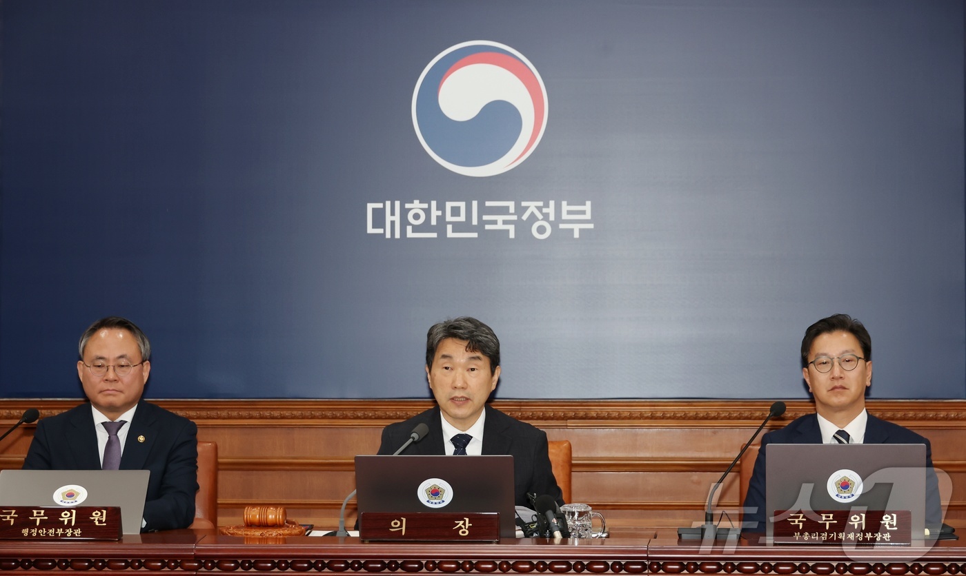 (서울=뉴스1) 임세영 기자 = 이주호 대통령 권한대행 부총리 겸 교육부 장관이 2일 서울 종로구 정부서울청사에서 열린 국무회의에서 발언을 하고 있다. (교육부 제공, 재판매 및 …