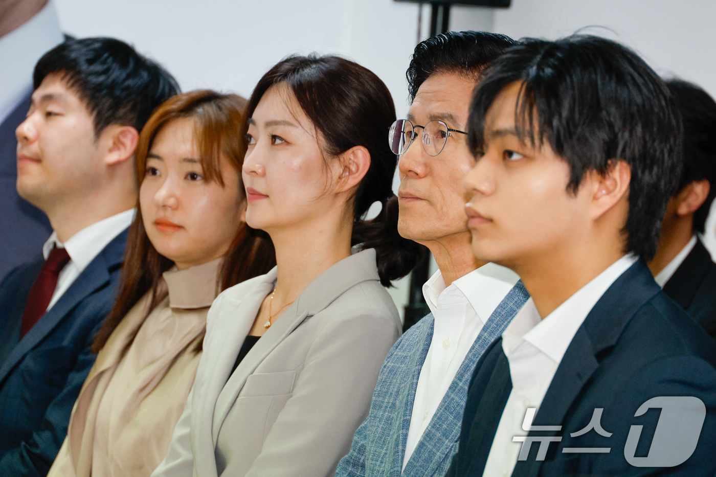 (서울=뉴스1) 안은나 기자 = 김문수 국민의힘 대선 경선 후보가 2일 서울 여의도 캠프에서 열린 청년정책 제안서 전달식에 참석하고 있다. 2025.5.2/뉴스1