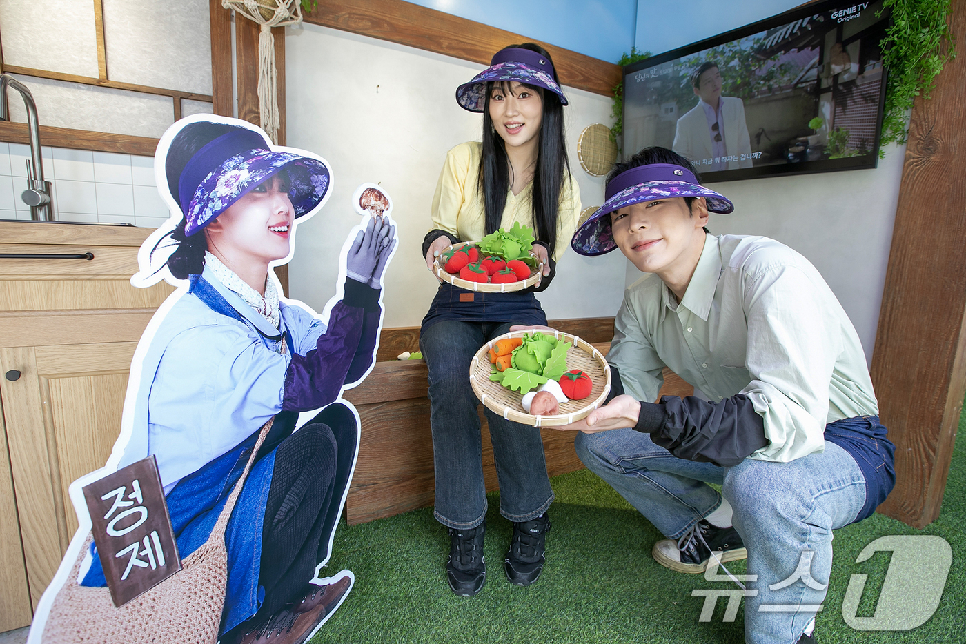 (서울=뉴스1) = KT는 오는 6일까지 서울 광화문 광장에서 KT 미디어 그룹사들과 함께 '지니 TV 오리지널' 팝업을 진행한다고 2일 밝혔다.서울 광화문 광장에서 열린 지니 T …
