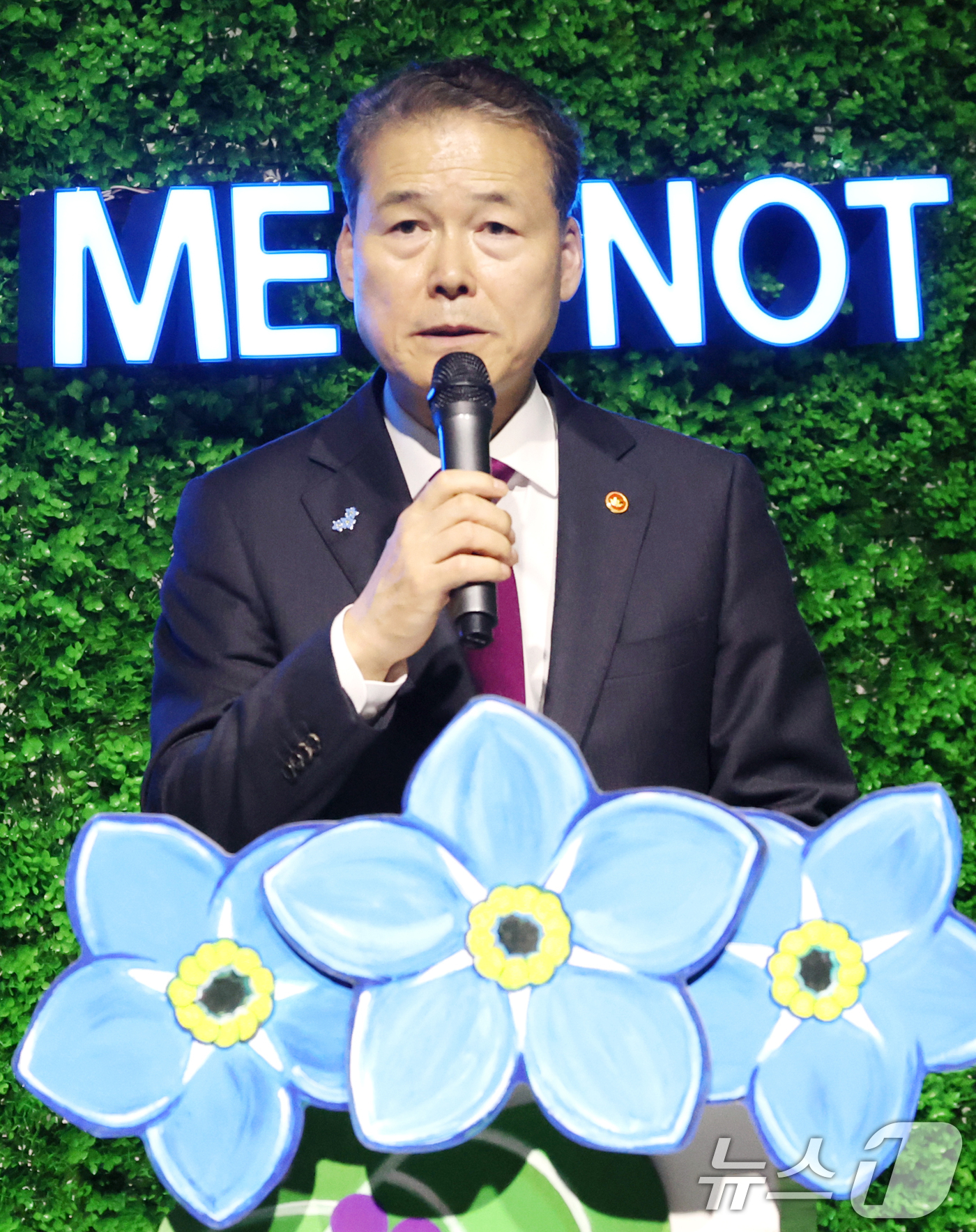 (서울=뉴스1) 권현진 기자 = 김영호 통일부 장관이 2일 오후 서울시 성동구 서울숲 언더스탠드에비뉴 진행된 북한인권 체험형 전시프로그램 'ZOOM IN 2.0X'의 개회식에 참석 …